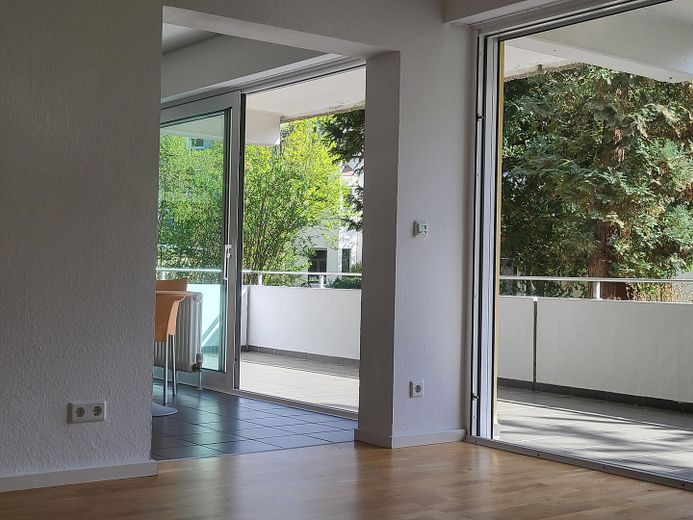 Rhöndorf: 148,5 m² Wohnen und Arbeiten, Haus-im-Haus, eigener Zugang – Wohnzimmer, Küche, Balkon