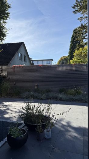Modernes Endhaus am Brabandkanal mit großem Garten, Dachterrasse und Wellnessbereich – Hochwertiger Sichtschutz