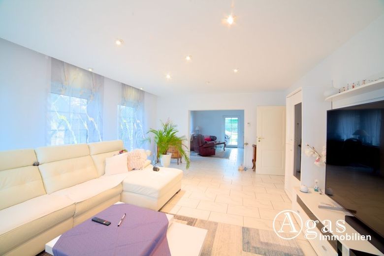 Exklusive Stadtvilla mit privater Wellness-Oase und Außenpool in Alt-Hohenschönhausen – Wohnzimmer