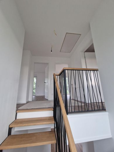 Erstbezug in Zepernick – Provisionsfreie KfW-40-EE Stadtvilla auf über 1.000 m² Grundstück – OG Flur Eltern, Kind I II, Bad