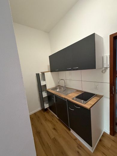 Komplett renovierte, helle 1,5-Zimmer Wohnung im Zentrum – Küche