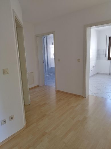 Sonnenverwöhnte 4-Zimmer Wohnung mit EBK am Waldrand von Dreieich-Dreieichenhain – Flur