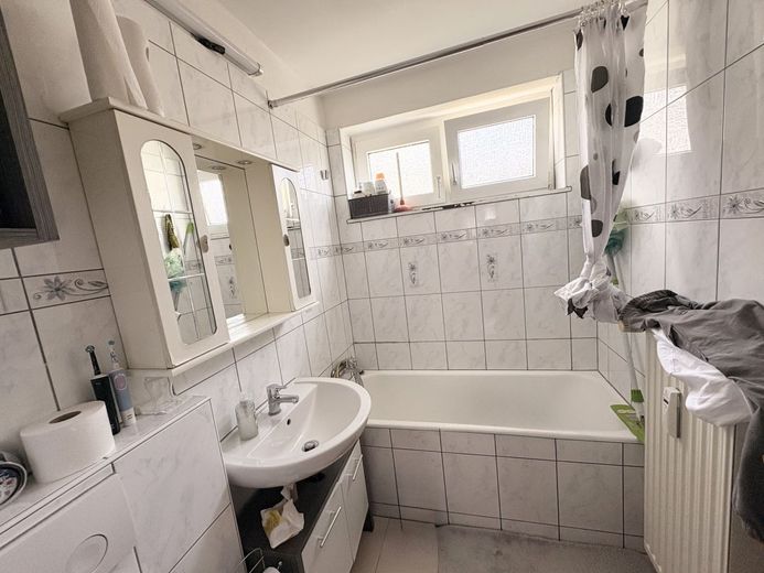 CITYHOUSE: Moderne, sanierte Wohnung mit Balkon zum Wohlfühlen – Wannenbad