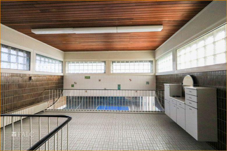 Mehrgenerationenhaus mit Schwimmbad – Umkleide OG Anbau