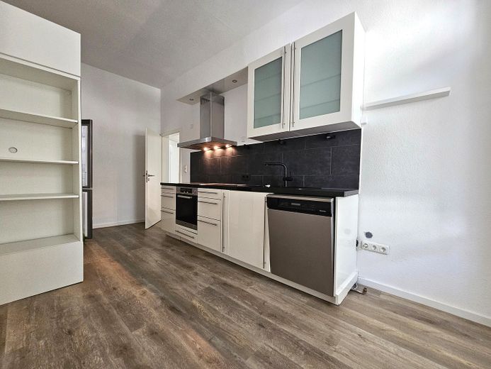 Sanierter Altbau! 3-Zi-Wohnung mit Balkon im 1.OG im beliebtem Martinsviertel – Küche Bild 2
