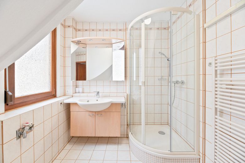 ... und großem Waschtisch