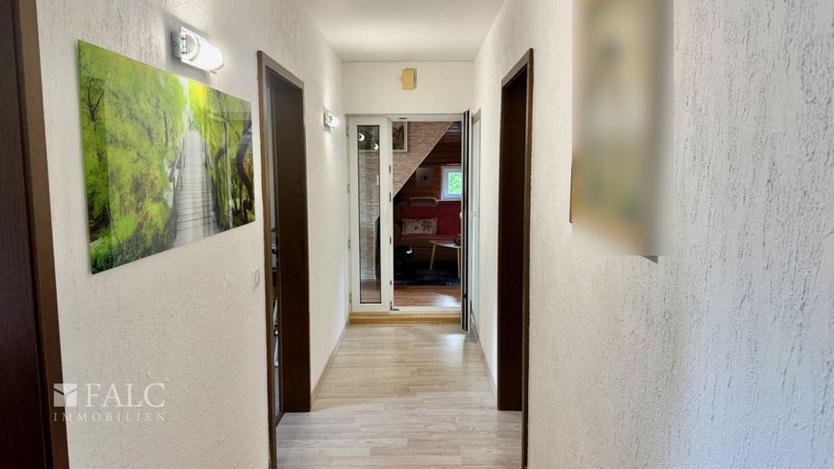 Mehrfamilienhaus als rentables Anlageobjekt (SOLL-Kaltmiete 154.200 EUR / Jahr, Provisionsfrei) – Flur