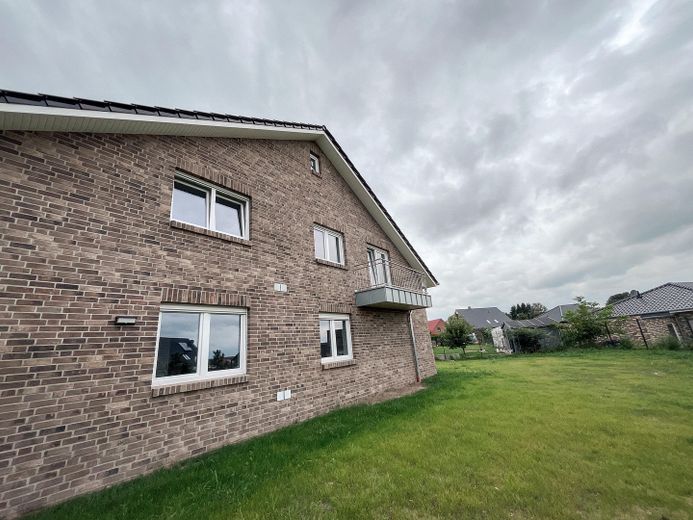 Haus mit Blick aus Garten