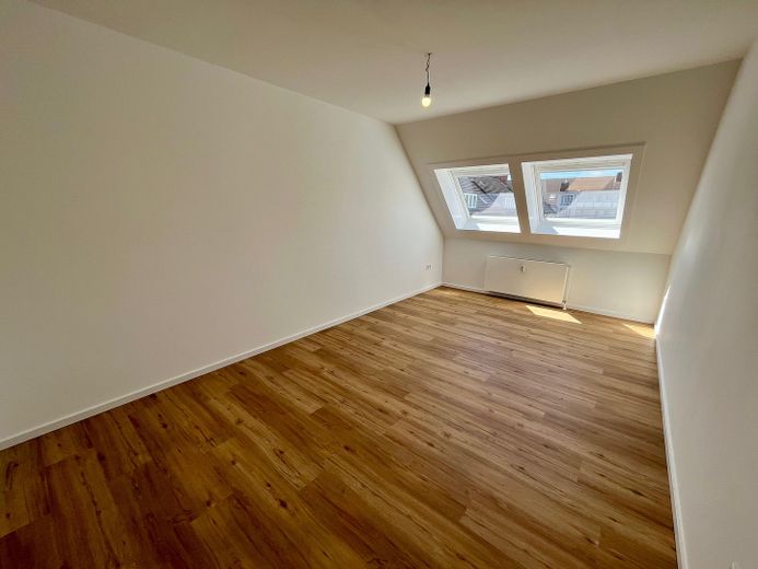Provisionsfrei: 4-Zimmer-Dachgeschosswohnung mit Südbalkon & Garagenstellplatz in Schwachhausen – Schlafzimmer