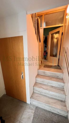 *** Mehrgenerationenhaus mit drei Wohnparteien - Nähe Biedensand *** – Vorderhaus Treppenhaus Ansicht 1