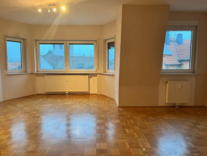 Gut geschnittene 4Zi Wohnung in Schöneck - Eigennutzung oder Kapitalanlage über 5% Rendite! – Wohnzimmer