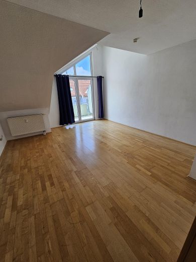 Well-maintained 2.5-room top-floor apartment with south-facing balcony, two parking spaces and fitted kitchen – Foto 9