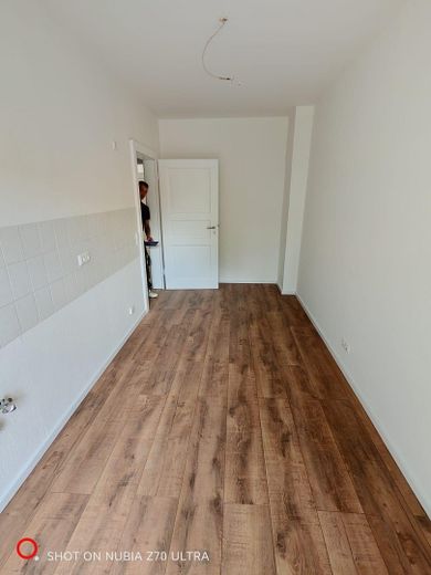 Appartement rénové dans un immeuble ancien avec balcon – calme et central à Gohlis – Küche