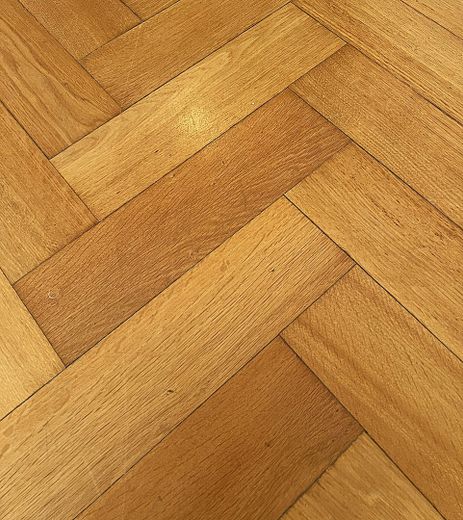 2,5-Zimmer-Altbauwohnung mit Balkon in Untergiesing, Denkmalschutz – Detail Parkett