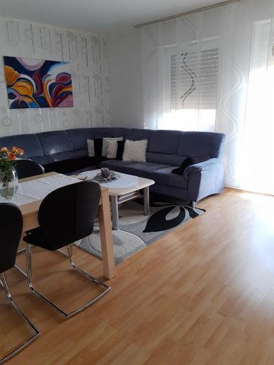 Vivienda familiar en ZW, disponible para alquilar a partir de noviembre/diciembre – Wohnzimmer
