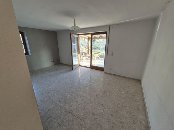 2-gezinswoning incl. 1700 m² grond in Engelsberg – EG Wohzimmer aktuell