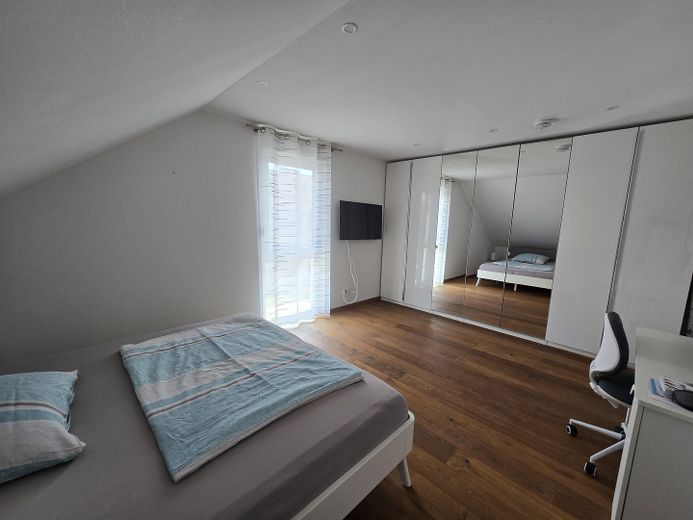 Ampio appartamento di 4 locali a Eggenstein-Leopoldshafen – Schlafzimmer
