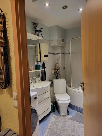 !6% Rendite in Lichterfelde, Möblierte Maisonette inkl. Stellplatz,  Sauna, Gartennutzung und Balkon! – Bad
