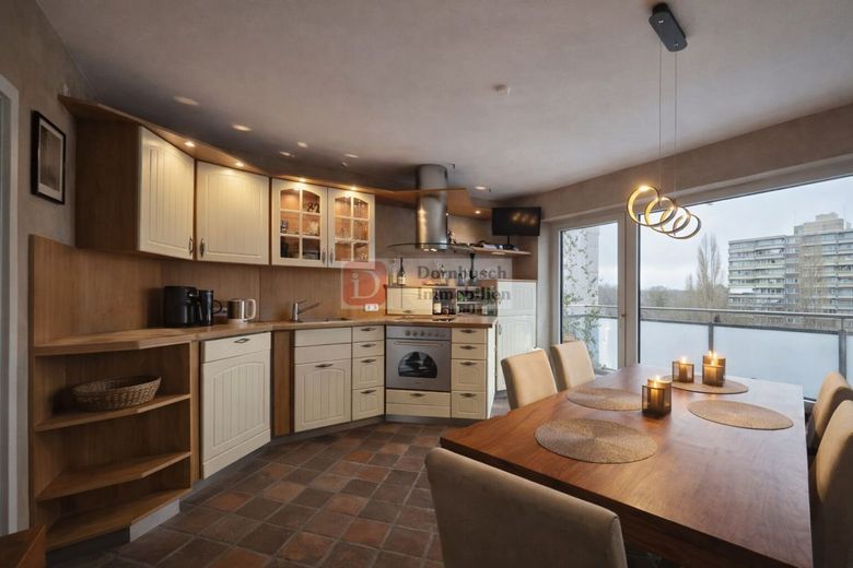 Top!! Penthouse mit großer Südwest-Dachterrasse und Skylineblick – Einbauküche