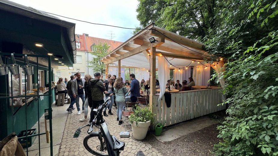 2-Zimmer-WHG komplett ausgestattet, 2-room APP comfortably furnished, Munich Westpark, Metro U6 – Krüner Kiosk