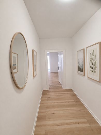 Erstbezug nach Renovierung – attraktive 55-m²-Wohnung in Heerdt – Flur