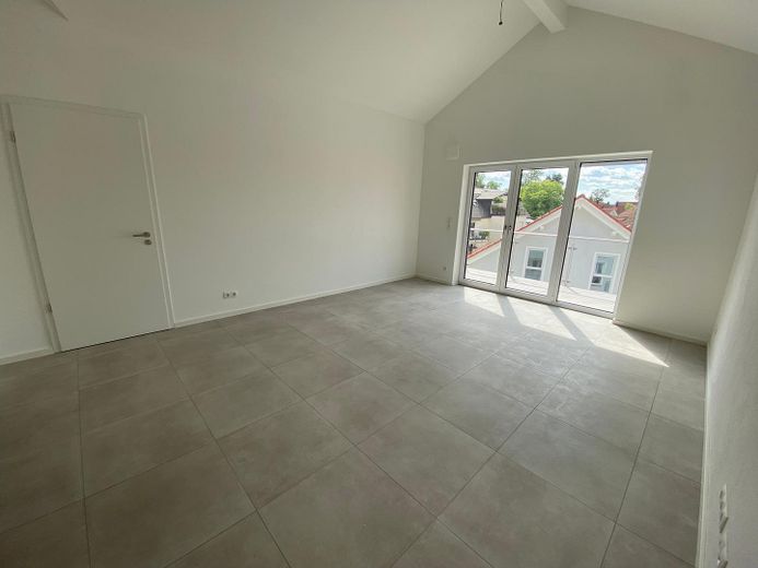 Wohnzimmer mit Balkon