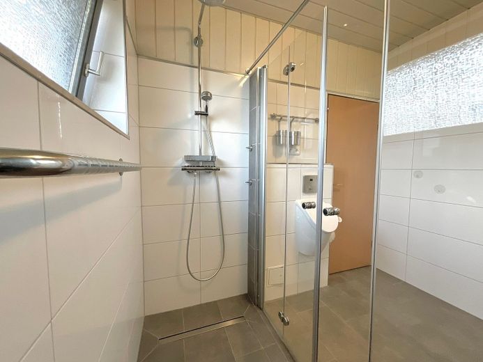 Bad EG mit Dusche (ebenerdig)