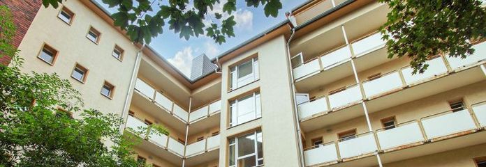 Piso de 2 habitaciones con jardín de invierno en el corazón de Erfurt! - Alquilado y sin comisión-