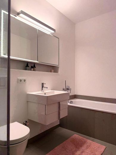 Appartamento di 3 locali di 92m² inondato di luce con 2 balconi, Ottensen/Othmarschen – Vollbad
