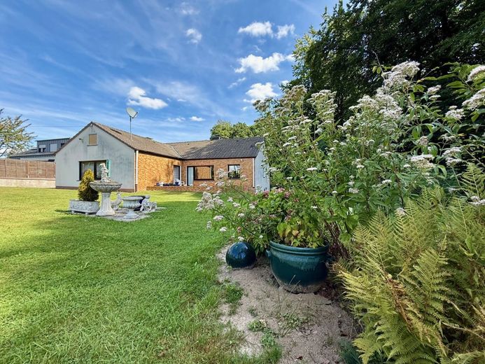 Fröndenberg-Ardey: Freistehendes Wohnhaus mit Gartenoase am Ende einer Sackgasse! – Ansicht Wohnhaus und Garten