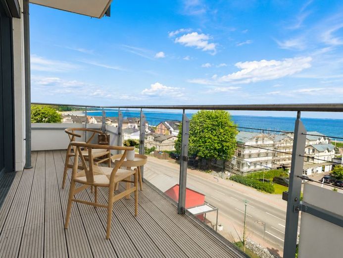 Premium-Penthouse mit fantastischem Meerblick, großer Dachterrasse und exklusiver Designausstattung – Schlafzimmerterrasse