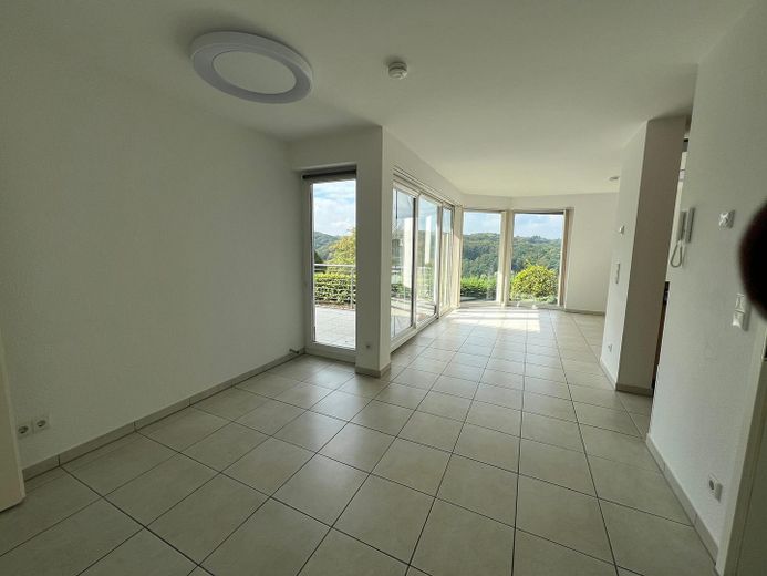 Esclusivo appartamento con terrazza, vista incantevole sul verde, ampie vetrate e garage – Foto 7