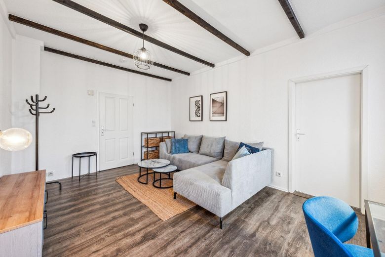 Komplett möblierte 2-Zimmer-Dachgeschosswohnung in Osnabrück-Sonnenhügel – Foto 1
