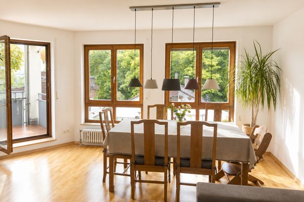 Helle 3-Zimmer-Wohnung mit zwei Balkonen, Seeblick und Alpenpanorama