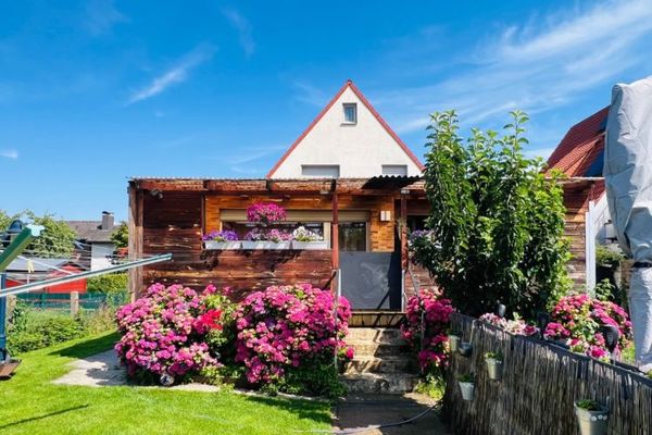 Casa unifamiliare/bifamiliare con idillio da giardino e potenziale di ampliamento in vendita a Werl-Büderich!