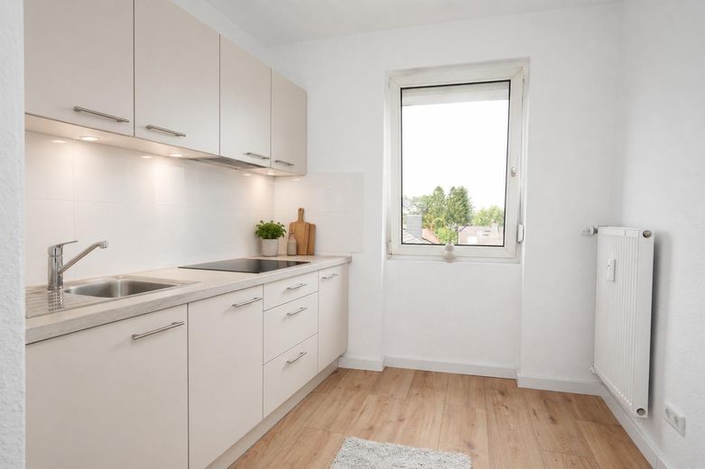 Erstbezug nach Sanierung - 2-Zimmer + neue Küche + Balkon + Garage – Küche (Küchenzeile KI)