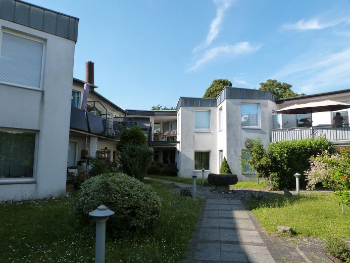 3-Zimmer Wohnung in Neuss befristet für 24 Monate zu vermieten – Gebäudeensemble