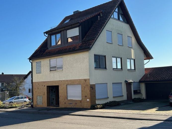 Herrenberg-Haslach: Ticari birimli 2-3 ailelik ev – Fotoğraf 1
