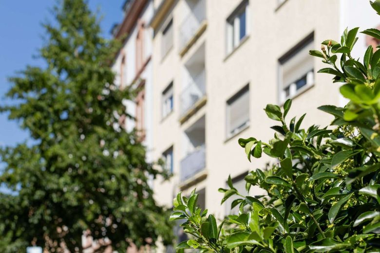 Charmantes Apartment mit Sonnenbalkon im Frankfurter Nordend – Außenansicht2