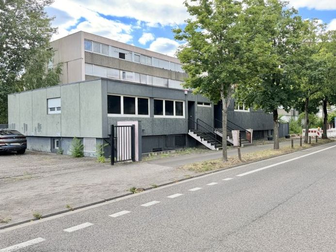 Propiedad comercial versátil - ideal para club, bar, local de ocio o gastronomía con 13 garajes – Foto 1