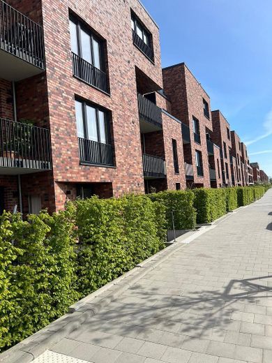 Exklusive neuwertige 3-Zimmer-Wohnung mit schönem Balkon von PRIVAT! – Torfstecherweg Vorderseite