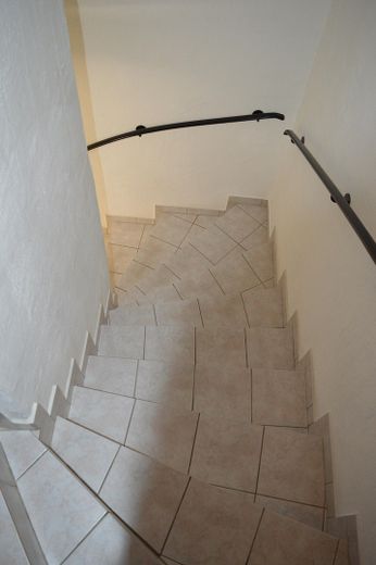 "Attraktives Reihenhaus" in "Weser"-Nähe, ruhige Lage, im schönen "Bremer Norden" – Treppe EG zum KG
