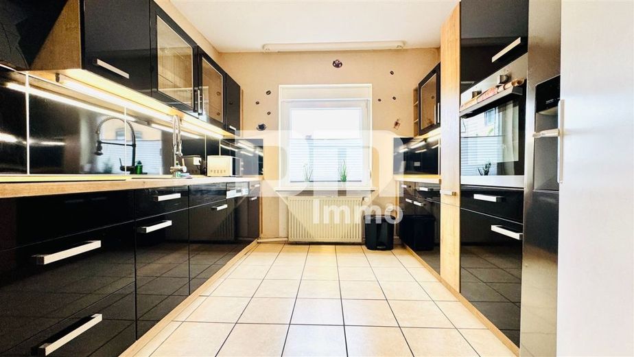 Vielseitiges Immobilien-Ensemble mit 2 modernisierten Haushälften + Carport und Garten/Terrasse – Haus 2 EG Küche / EBK