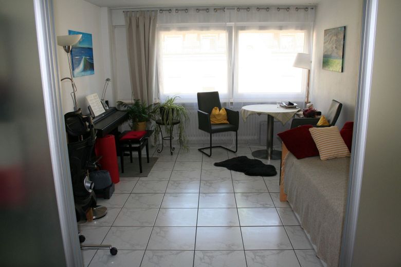 Zentrale, seenahe, sehr gepflegte 2-Zimmer Stadtwohnung in Toplage – Zimmer 1, Wohnzimmer