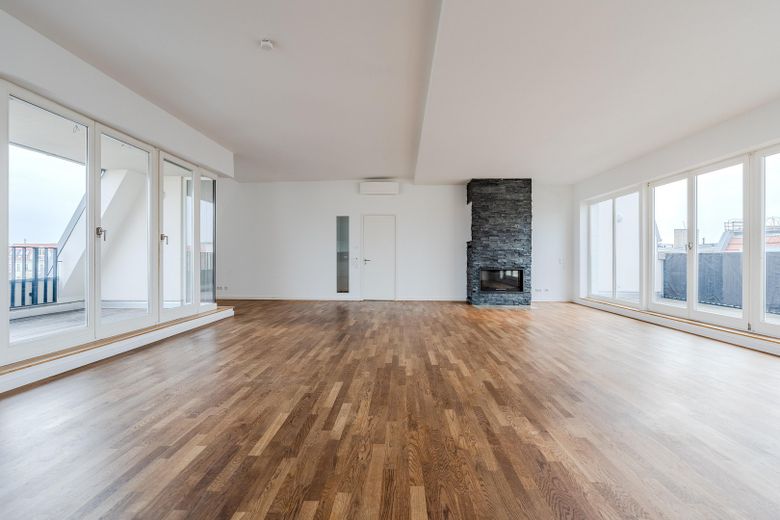 Dachgeschosswohnung direkt am Boxhagener Platz ! 7-Zimmer ! Provisionsfrei ! – Wohnzimmer