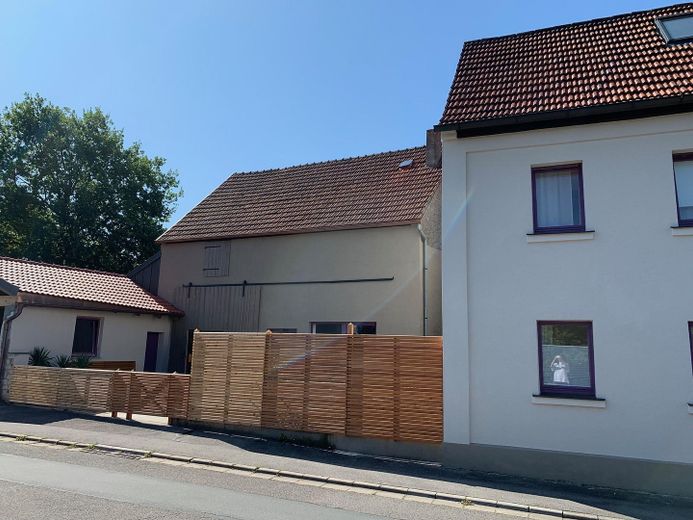 Aussenansicht mit Scheune 