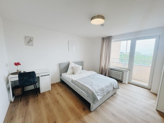 Renovated shared apartment with balcony (fully furnished) – Zimmer 3