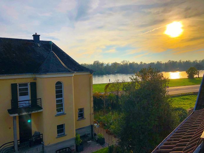 Dachgeschosswohnung mit Dachterrasse und Rheinblick – Rheinblick