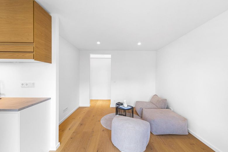 Provisionsfrei & Kernsaniert vom Architekten - 2 Zimmer, Loggia und EBK – Wohnen