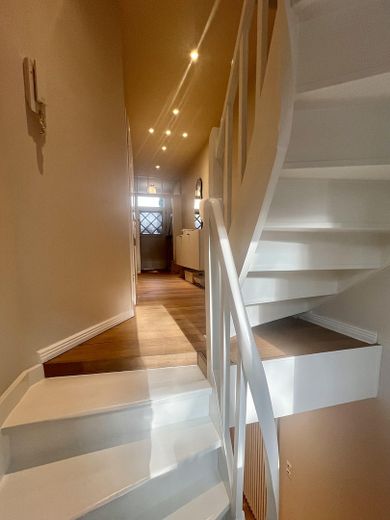 Liebevol moderniseerde rijwoning in Bremer stijl in Bremen, Hastedt – Treppenhaus zum Flur EG 